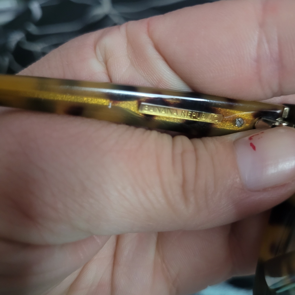 Trendy Tortoise Shell Sunglasses - Picture 3 of 4